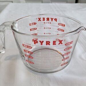 Vintage PYREX 4-Cup, 1 Quart Measuring Cup with Standard and Metric Measurements